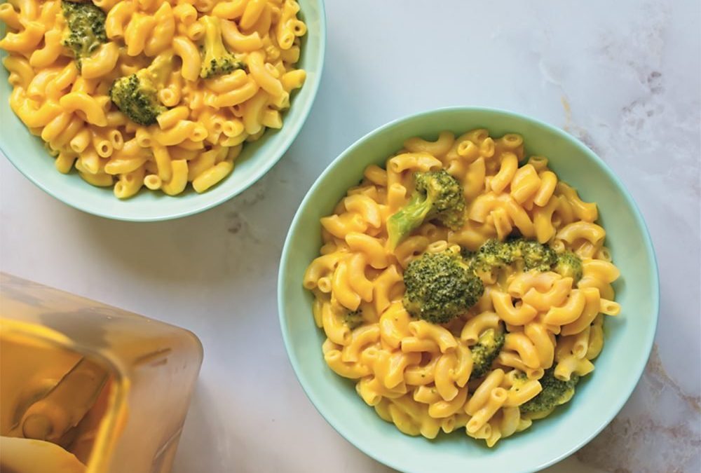 Une recette facile de macaroni au fromage végétalien au brocoli